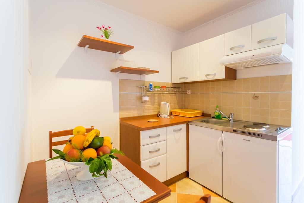 Apartments Slavica Помена Стая снимка