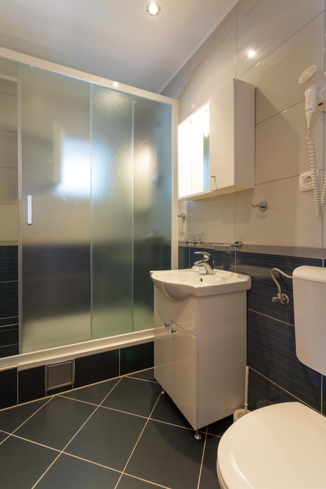 Apartments Slavica Помена Екстериор снимка