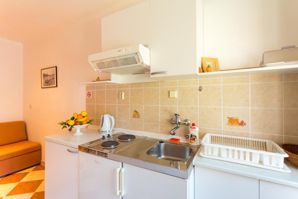 Apartments Slavica Помена Екстериор снимка