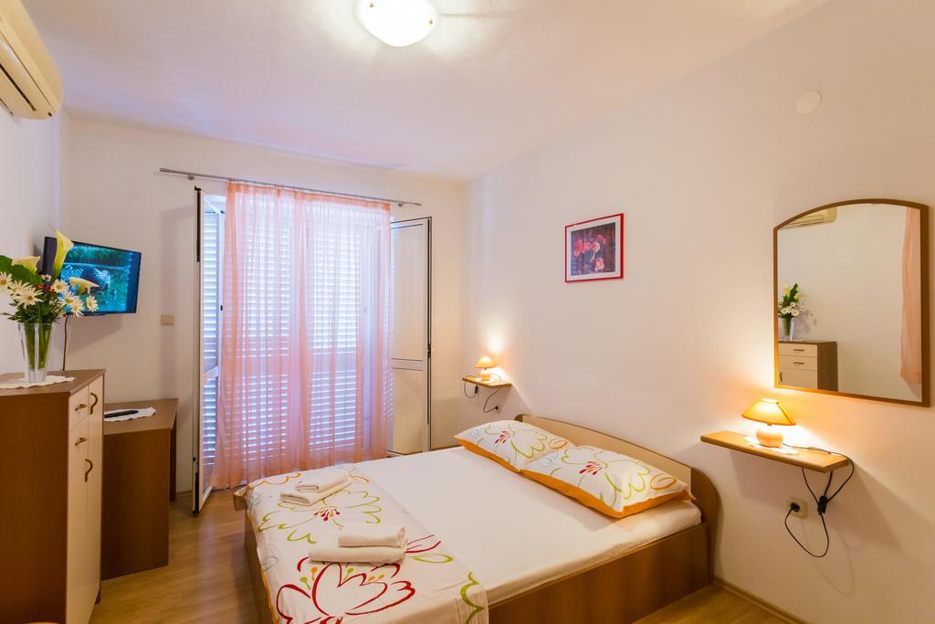 Apartments Slavica Помена Екстериор снимка