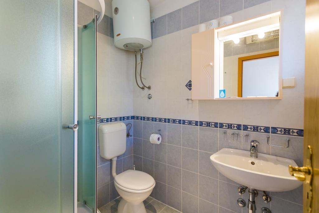 Apartments Slavica Помена Екстериор снимка