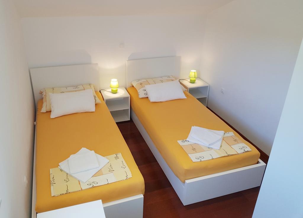 Apartments Slavica Помена Екстериор снимка